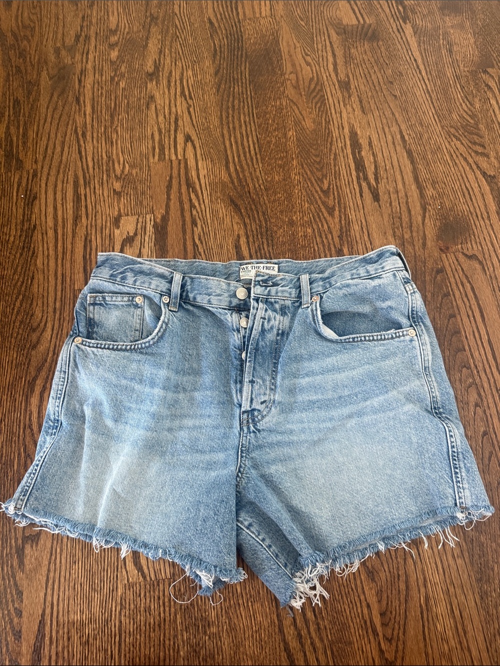 Free People Light Wash Raw Hem Mid-Rise baggy Shorts